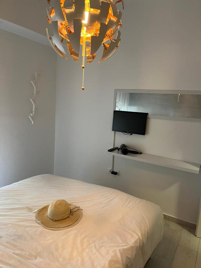 Holiday Apartment Glyfada Athene Buitenkant foto